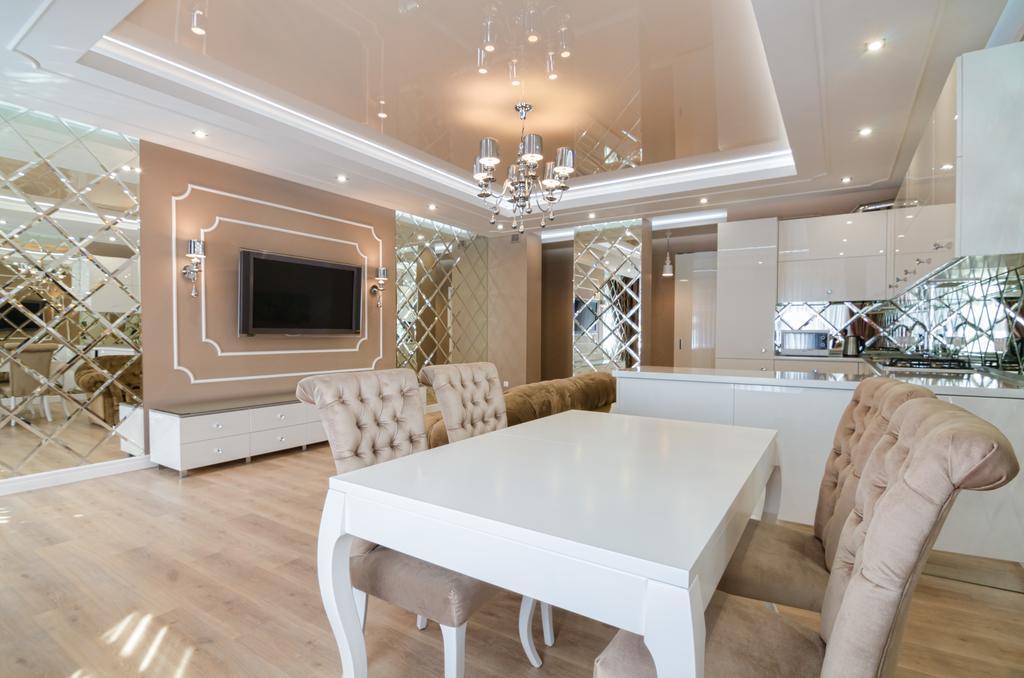 Royal Art-Deco Apartment Lviv Buitenkant foto